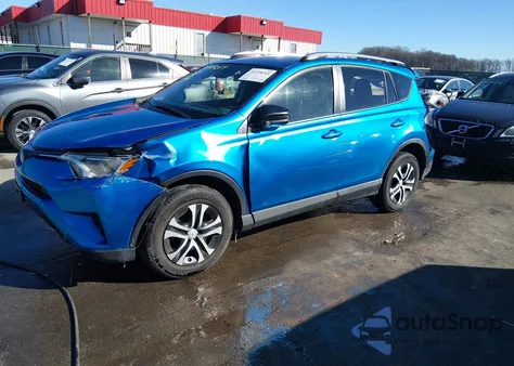 2017 Toyota Rav4 Le z USA, uszkodzony, nr VIN JTMBFREV5HJ111844